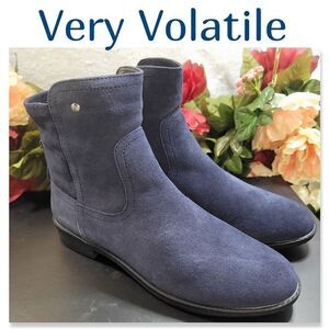 NIB Very Volatile Jericho Navy Boot